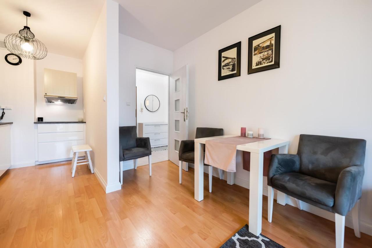 Metro Kondratowicza Velvet Apartment Warsaw Luaran gambar